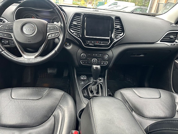 Jeep Cherokee 8 of 12
