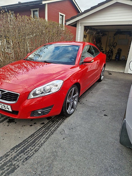 Volvo C70 2 of 5