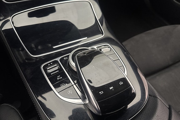 Mercedes-Benz E400 26 of 30
