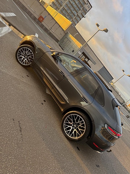 Porsche Macan 5 of 5