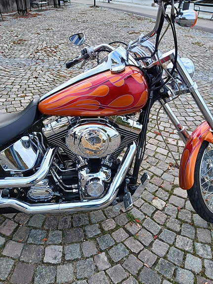 Harley-Davidson Softail 2 of 7