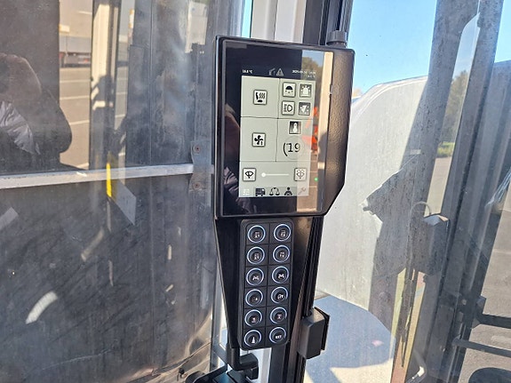 Volvo FH16 6x4 Timmerbil med Kran 9 of 12