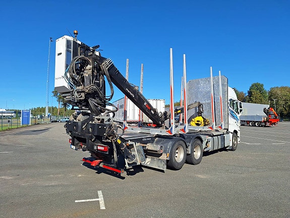 Volvo FH16 6x4 Timmerbil med Kran 4 of 12