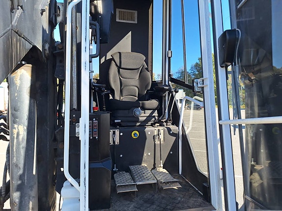 Volvo FH16 6x4 Timmerbil med Kran 8 of 12