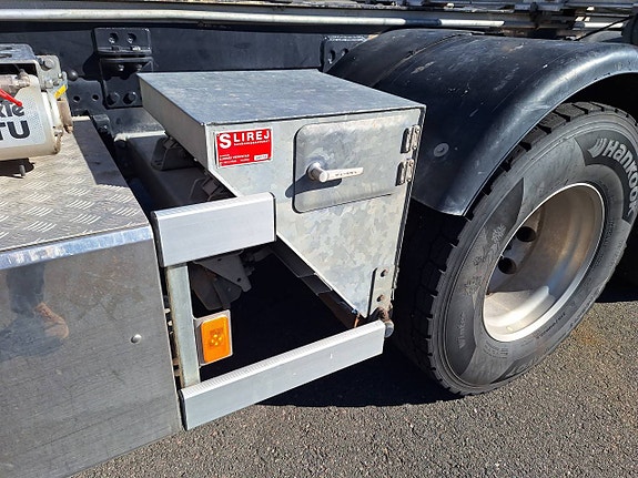 Volvo FH16 6x4 Timmerbil med Kran 7 of 12
