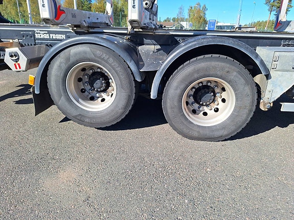 Volvo FH16 6x4 Timmerbil med Kran 5 of 12