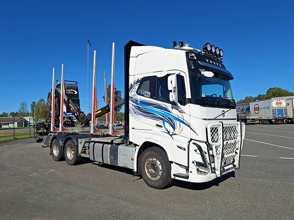 Volvo FH16 6x4 Timmerbil med Kran 2 of 12