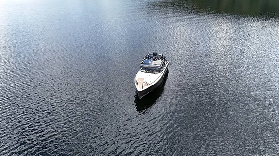 XO 270 270 Cabin (2018) Suzuki DF350, få timmar, ny folie!