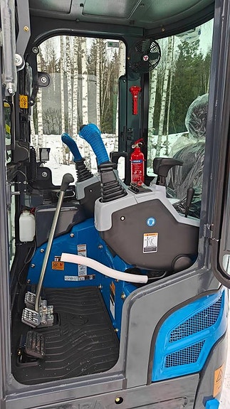 Minigrävare Nya uppdaterade Rippa R15 hytt + Redskapspaket 3 of 5