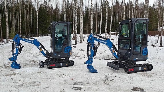 Minigrävare Nya uppdaterade Rippa R15 hytt + Redskapspaket