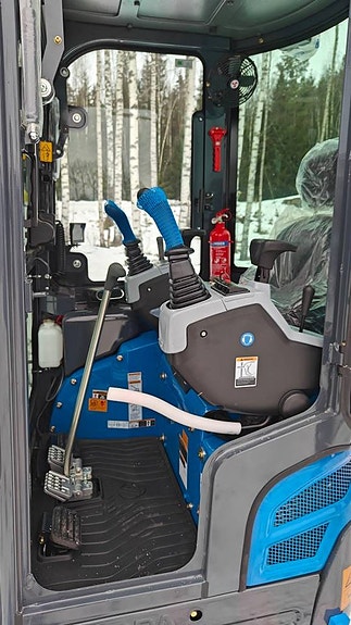 Minigrävare Nya uppdaterade Rippa R15 hytt + Redskapspaket 4 of 5