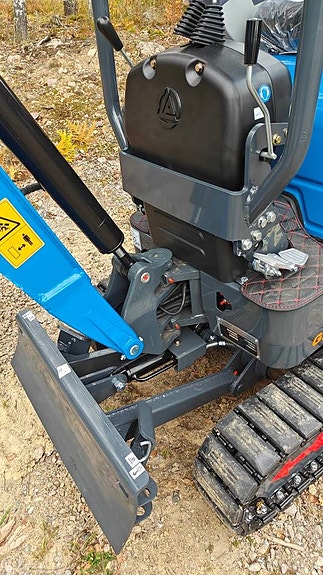 Minigrävare NYA Rippa R13 Pro med tillbehörspaket. 7 of 12