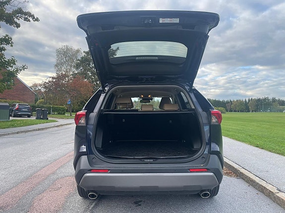 Toyota RAV4 8 of 12