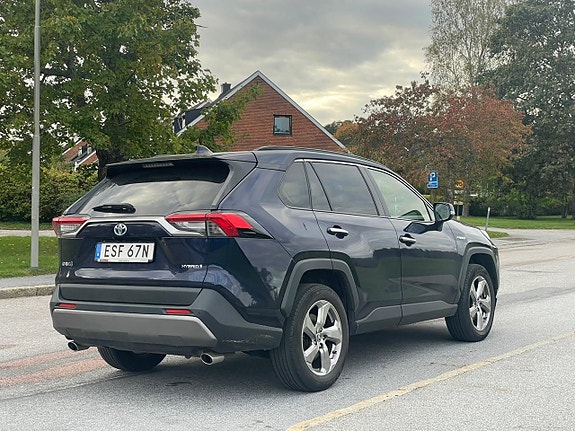 Toyota RAV4 3 of 12