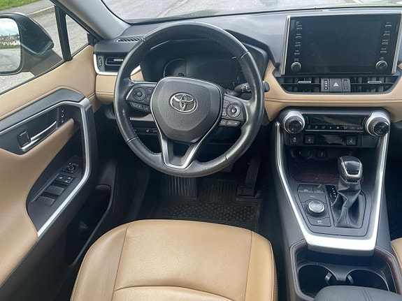 Toyota RAV4 6 of 12