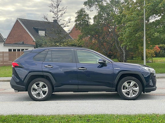 Toyota RAV4 10 of 12