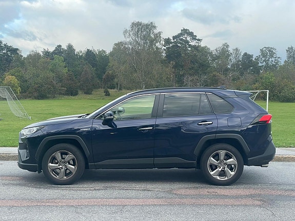 Toyota RAV4 9 of 12
