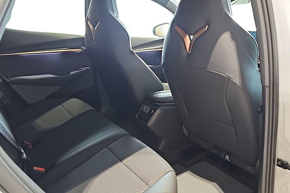 Cupra Tavascan 7 of 13
