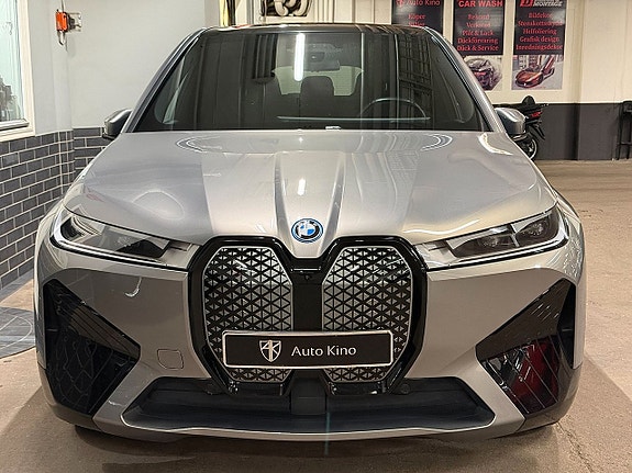BMW iX 5 of 17