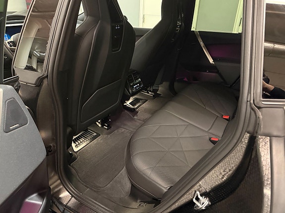 BMW iX 9 of 17