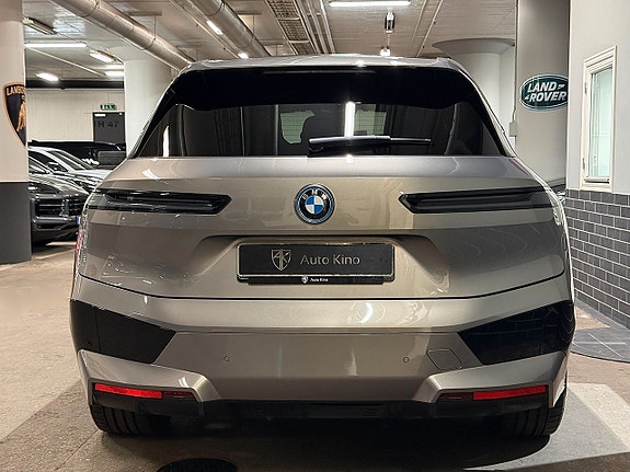BMW iX 4 of 17