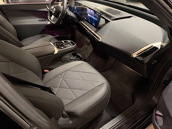 BMW iX 11 of 17