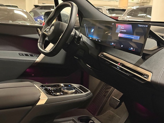 BMW iX 12 of 17