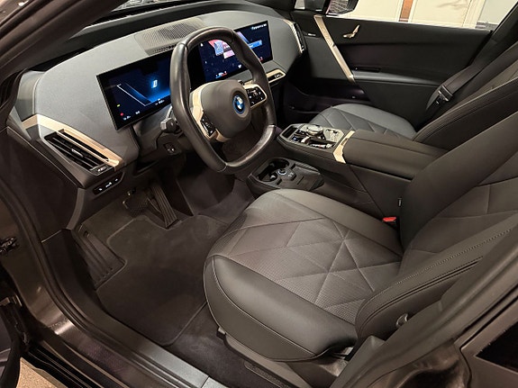 BMW iX 6 of 17