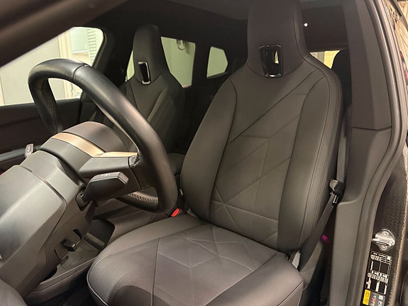 BMW iX 8 of 17