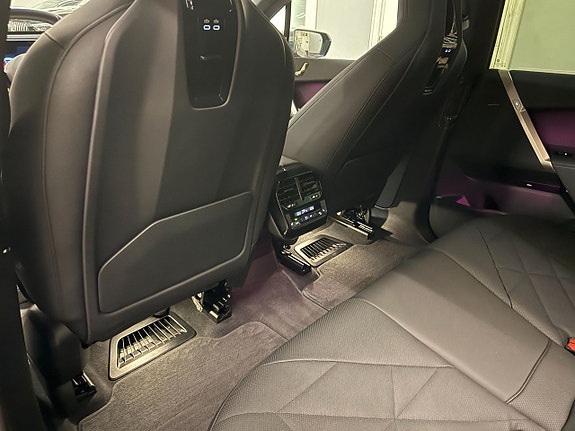 BMW iX 10 of 17