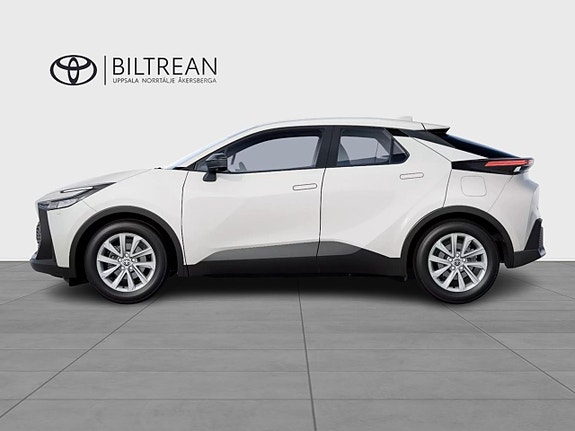 Toyota C-HR 3 of 5
