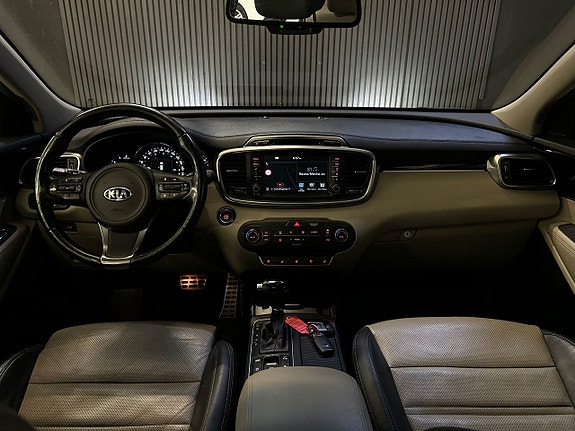 Kia Sorento 17 of 26