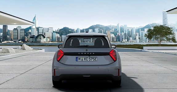 MINI Cooper E 4 of 5