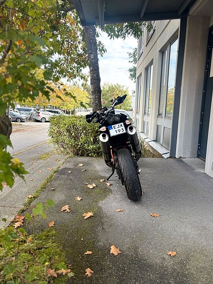 KTM 690 SM R 2 of 4