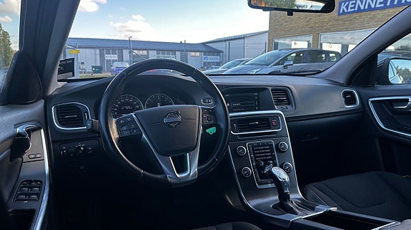 Volvo V60 12 of 19