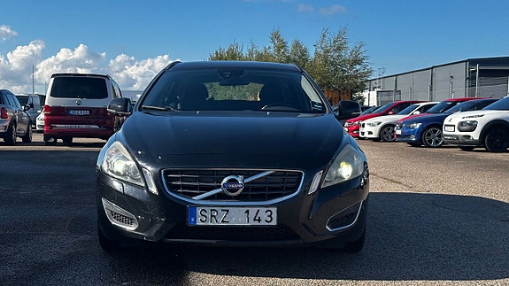 Volvo V60 2 of 19