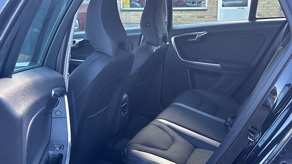 Volvo V60 11 of 19