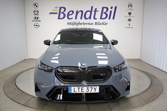 BMW M5 3 of 5