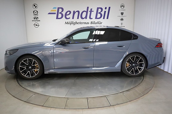 BMW M5 8 of 30