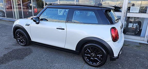 MINI Cooper 3 of 5