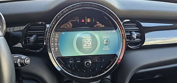 MINI Cooper 14 of 21