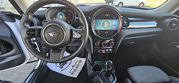 MINI Cooper 11 of 21