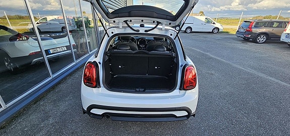 MINI Cooper 17 of 21