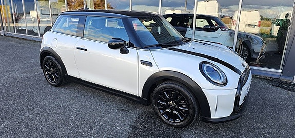 MINI Cooper 4 of 5