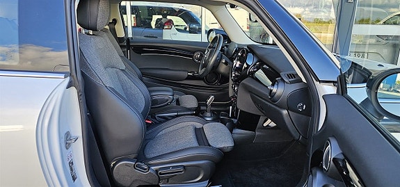 MINI Cooper 15 of 21