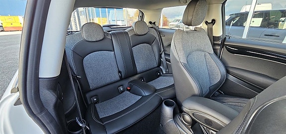 MINI Cooper 16 of 21