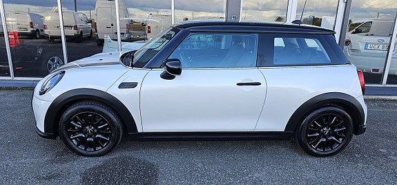 MINI Cooper 2 of 5