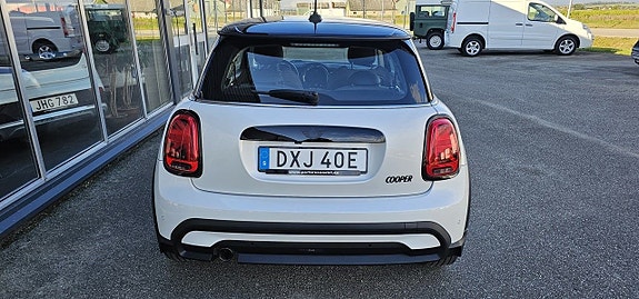 MINI Cooper 19 of 21