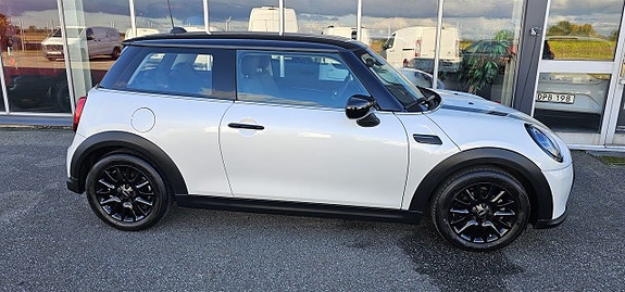 MINI Cooper 5 of 5