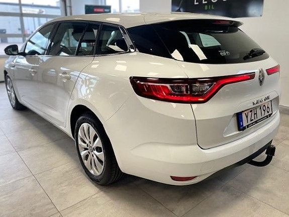 Renault Megane IV 2 of 5